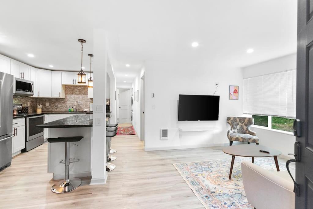 Hillside In Seattle - Updated And Well Appointed. エクステリア 写真