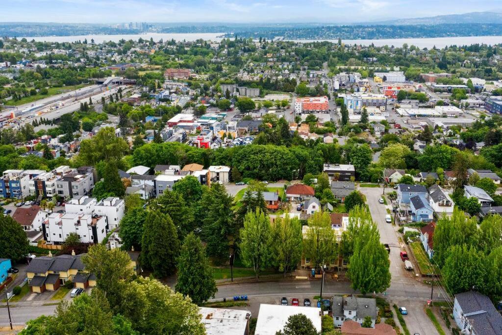 Hillside In Seattle - Updated And Well Appointed. エクステリア 写真