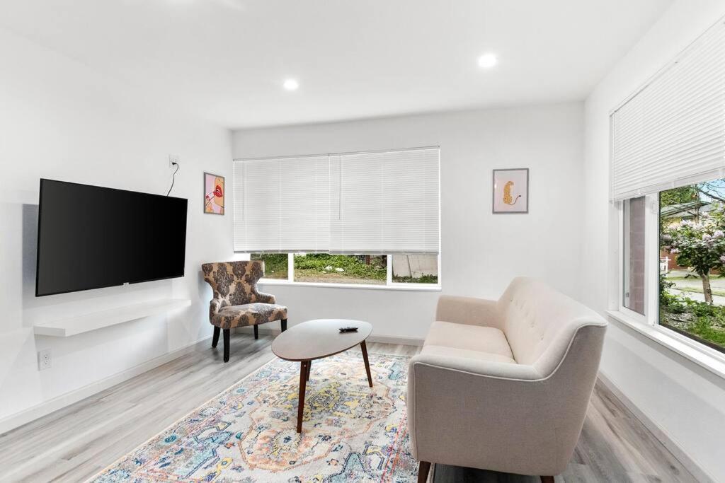 Hillside In Seattle - Updated And Well Appointed. エクステリア 写真