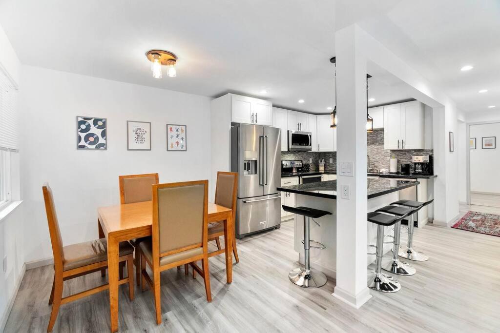 Hillside In Seattle - Updated And Well Appointed. エクステリア 写真