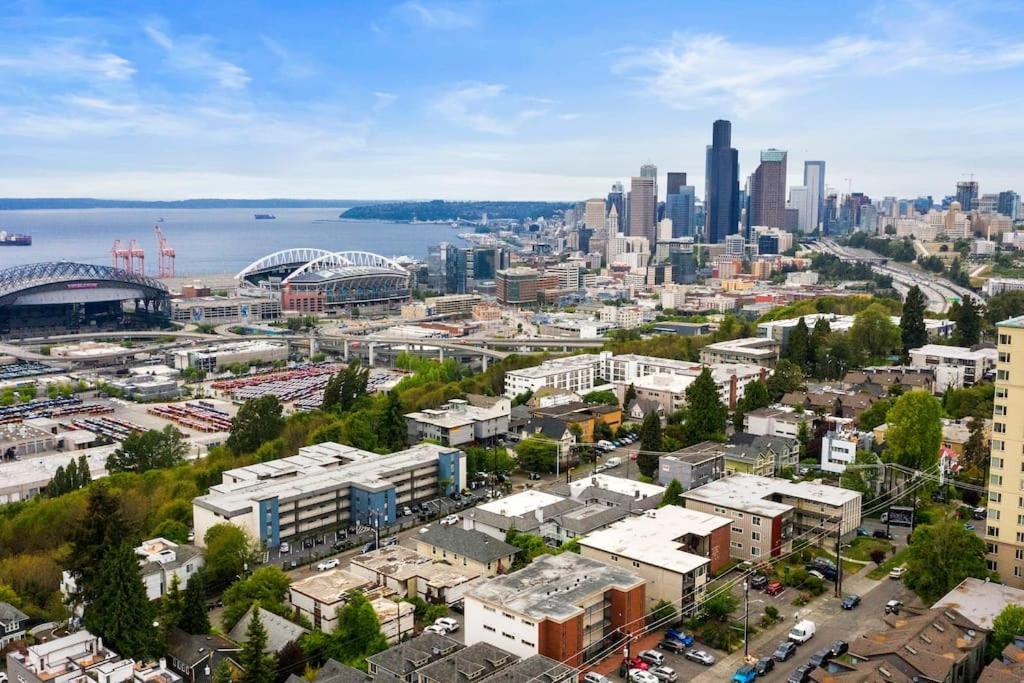 Hillside In Seattle - Updated And Well Appointed. エクステリア 写真